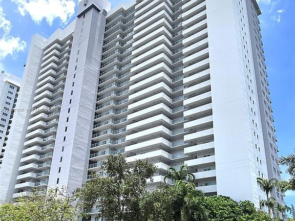 3rd image of 14951 Royal Oaks Ln APT 1001
