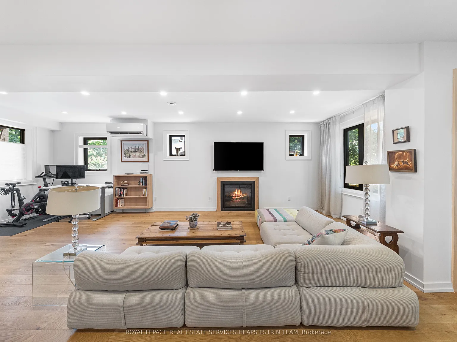 4 bed, $9,250 — Photo 1
