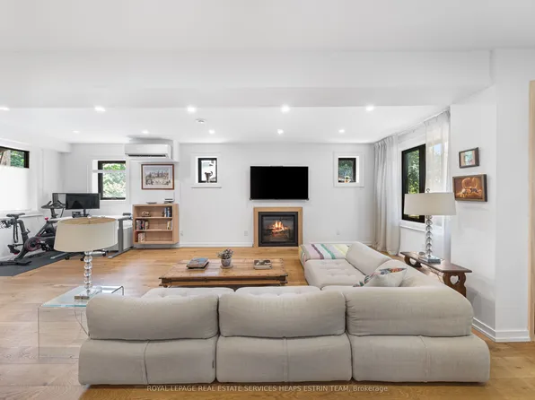 115 Robinson St, Toronto, ON M6J 1M1