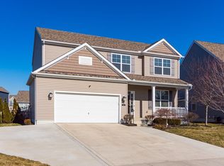 160 Chestnut Commons Dr, Commercial Pt, OH 43116