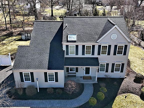 2nd image of 1943 Linden Ln