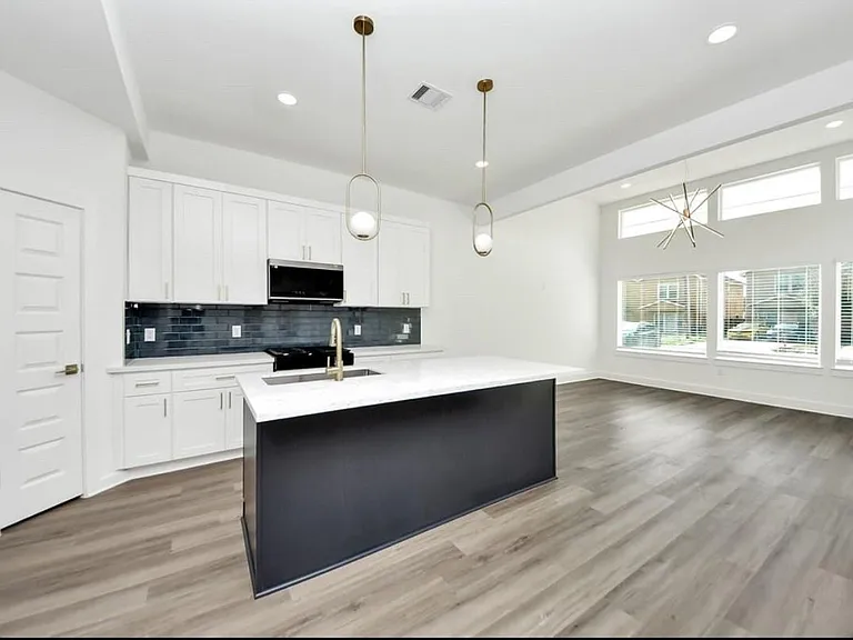 8125 Cabot St #B — Photo 10