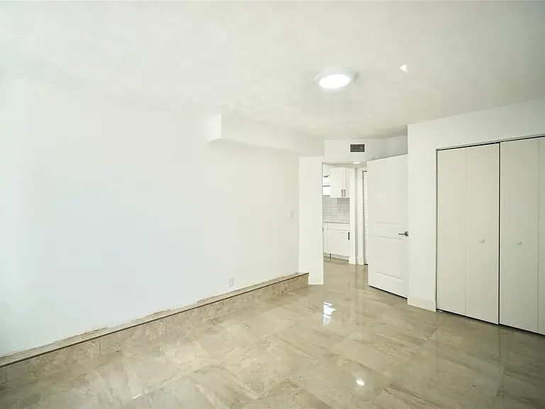 2205 A E Isaacs Ave W — Photo 15
