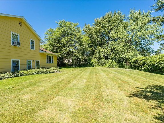 4th image of 14 Valley View Dr