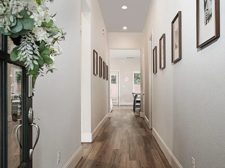 114 Crescent City Dr — Photo 5