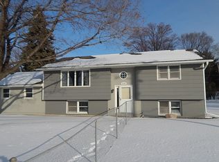 1090 Island Lake Ave, Shoreview, MN 55126