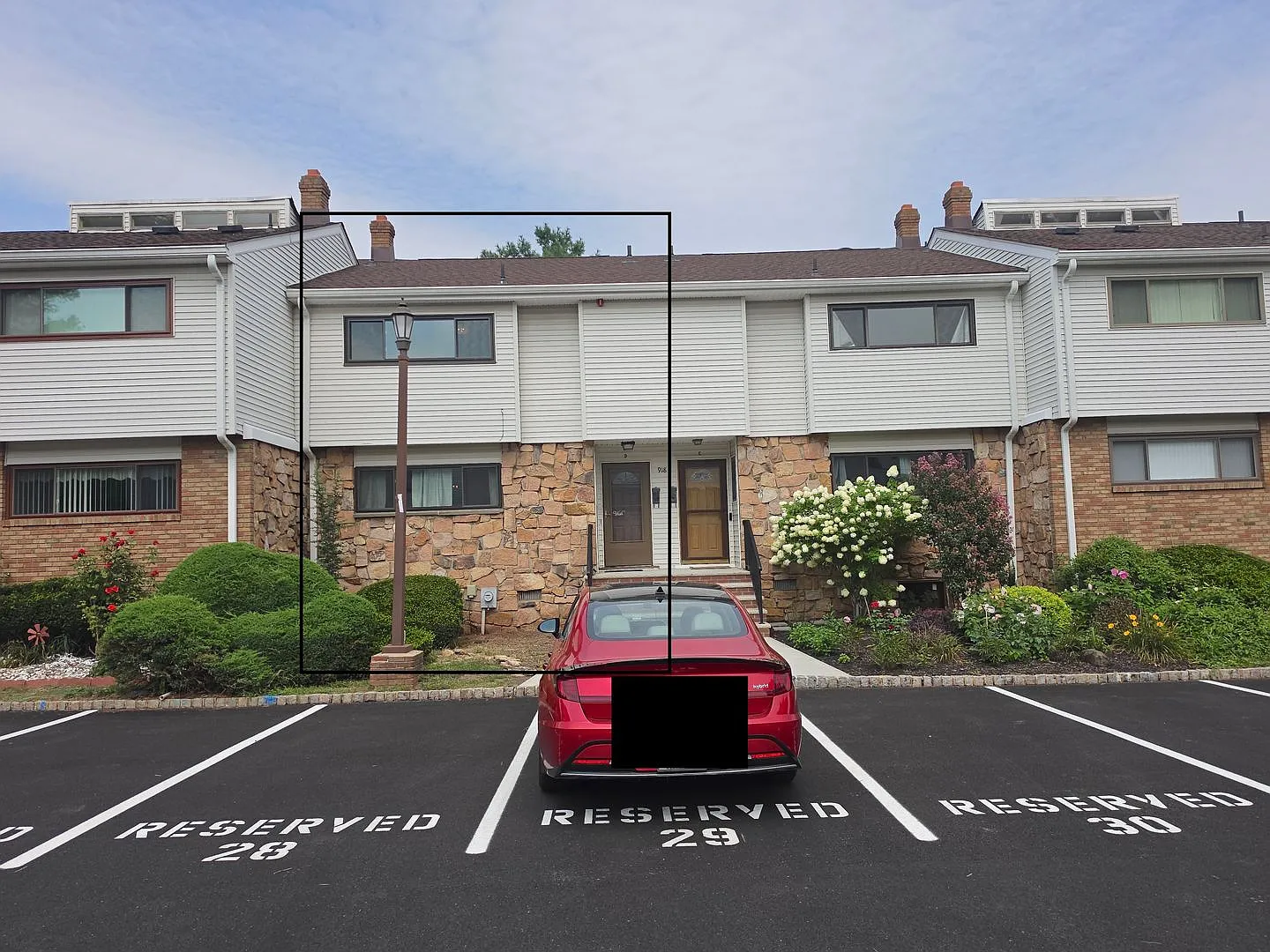 1,410+ SQ FT (plus finished basement), updated & well-maintained townhouse with lots of amenities! — Photo 2