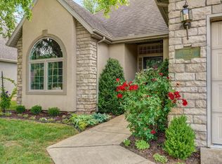 1113 S Carriage Ave, Springfield, MO 65809