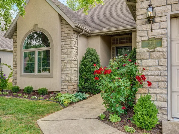 1113 S Carriage Avenue, Springfield, MO 65809