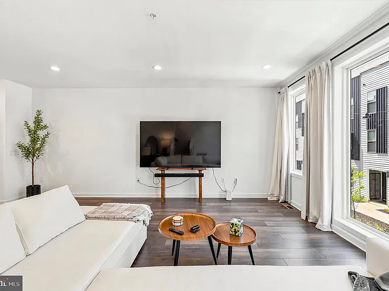 3005 Birchview Walk — Photo 7