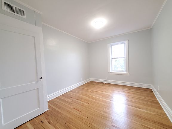 2nd image of 104 Baldwin Ave #3E