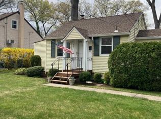 351 Cornell St, Wyckoff, NJ 07481