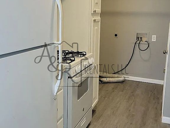 3rd image of 523 E 22nd St