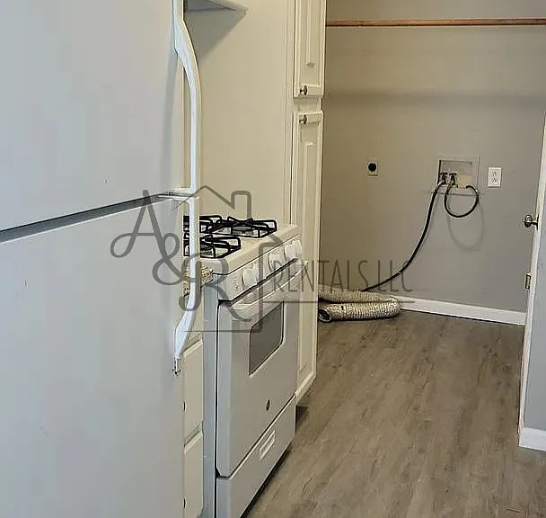 523 E 22nd St — Photo 3
