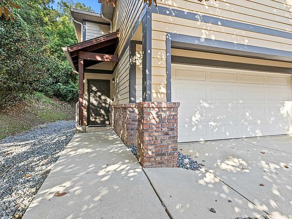 2nd image of 2300 Timber Oaks Ln #1