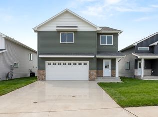 2611 38th Ave S, Moorhead, MN 56560