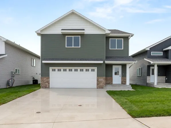 2611 38th Ave S, Moorhead, MN 56560