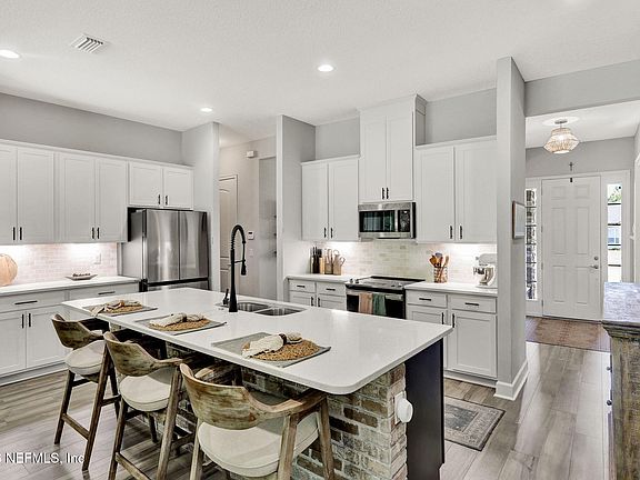 5th image of 136 ASHLEY LAKE Court