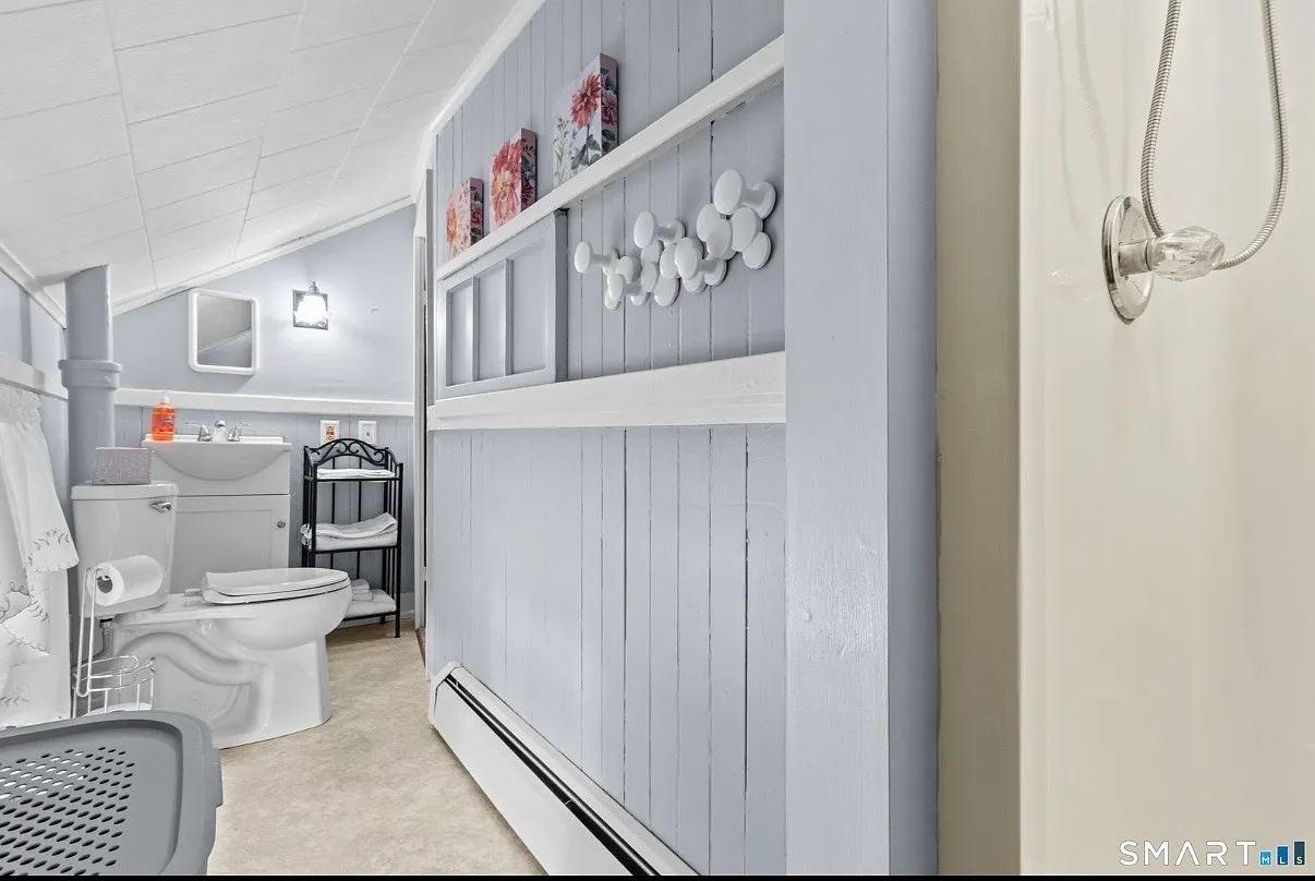 3 bed, $2,100 — Photo 1