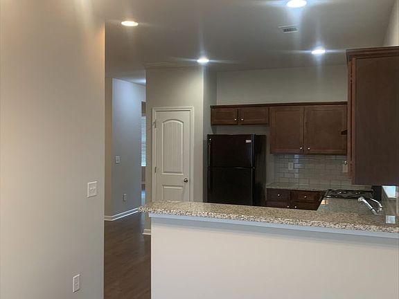 2nd image of 508 Tulip Ln