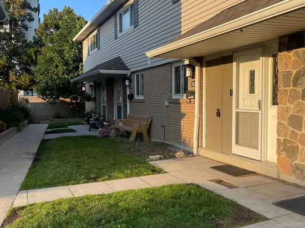 52 Village Ct, Brampton, ON L6W 1A6