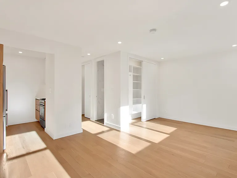 227 E 59th St #3B — Photo 3