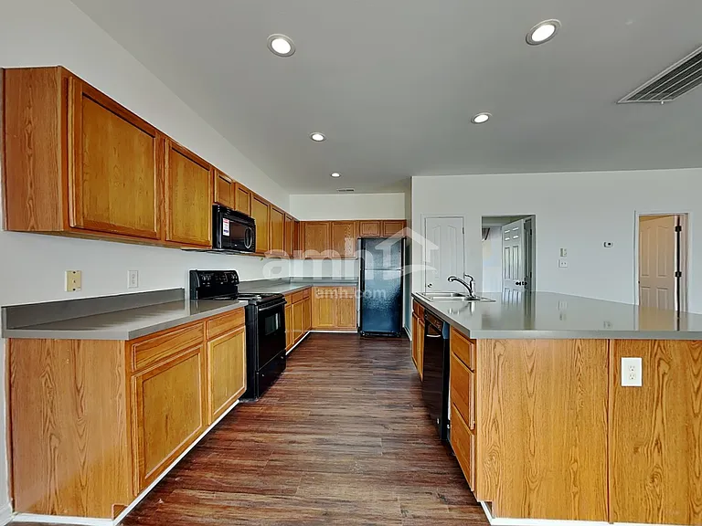 2526 Ingleside Dr — Photo 3