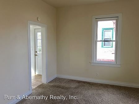 4th image of 306 N 5th Ave