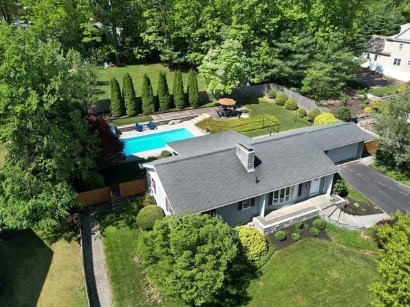 805 Summer St, Lynnfield, MA 01940