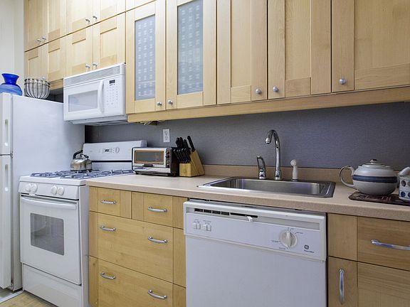 4th image of 105 W 13th St Frnt 1
