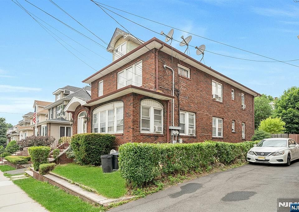 2nd image of 417 Oakdene Ave