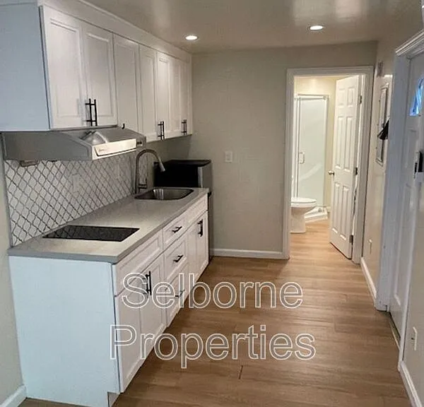 4327B Essex St — Photo 4