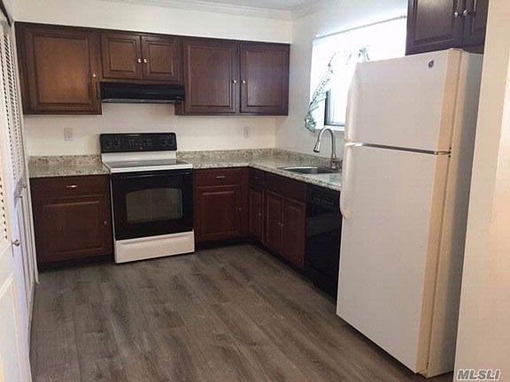 3rd image of 219 Springmeadow Dr Unit G