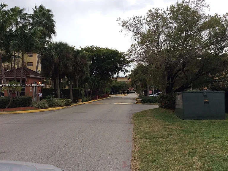 8290 Lake Dr #108 — Photo 2
