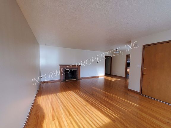 4th image of 7827-7837 NE Siskiyou St