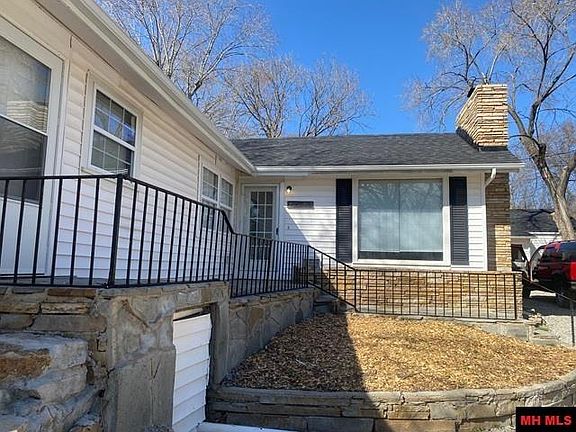 3rd image of 713 N Panther Ave