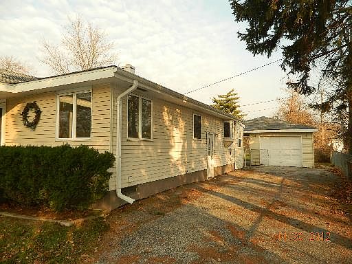 2nd image of 2217 Magnolia St