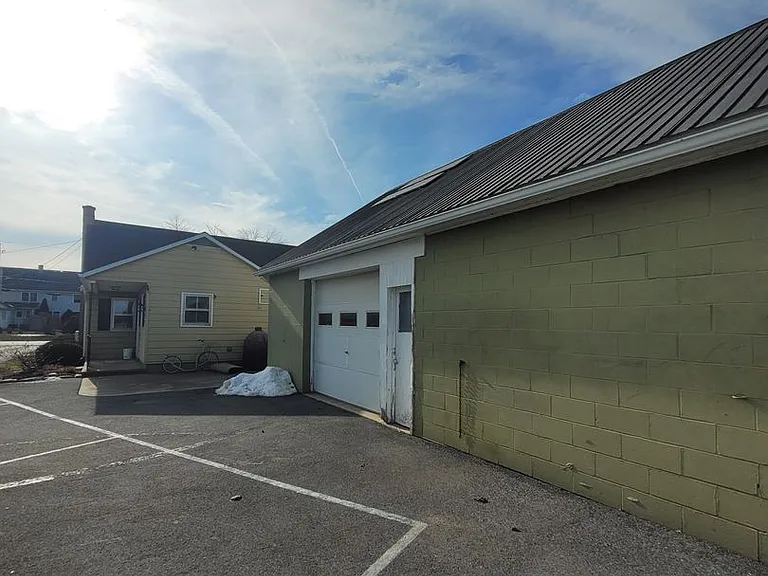 331 Newport Rd — Photo 33