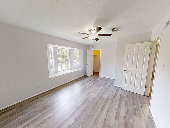 3rd image of 6818 Creek Village Dr