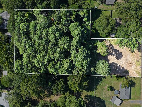 4th image of 914 Elliott Rd