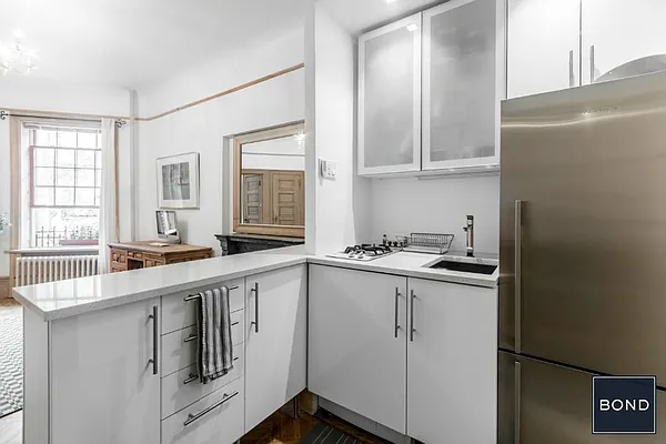 Rented by Bond New York | media 52