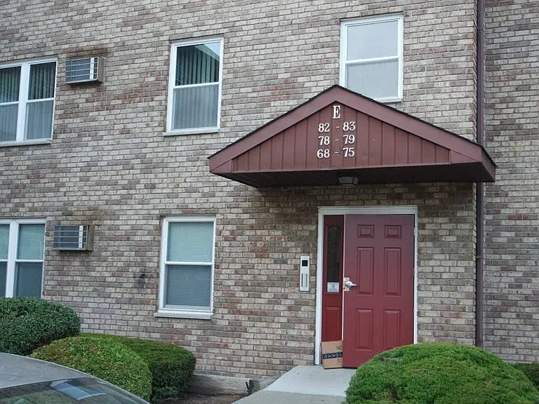 72 Riverview Ct #72 — Photo 1