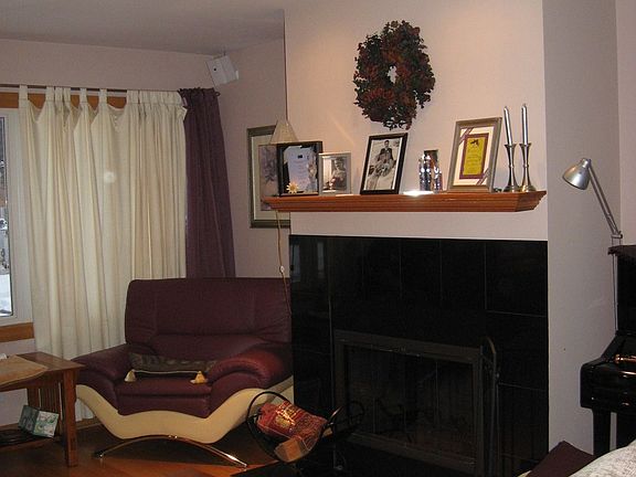 Living Rm w/ Fireplace/recessed lighting 