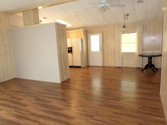 4th image of 1260 Lakeside Dr