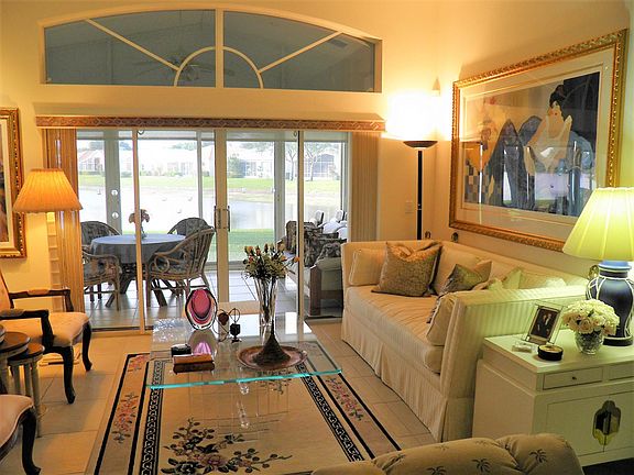 LIVING RM