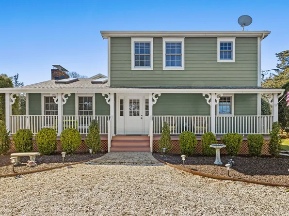 22 Peninsula Dr, Sag Harbor, NY 11963