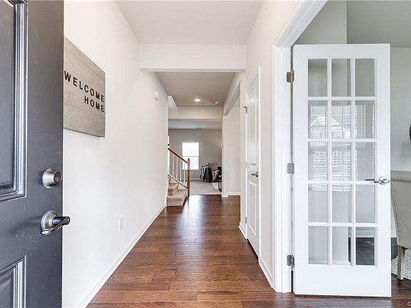3rd image of 10784 White Dogwood Dr