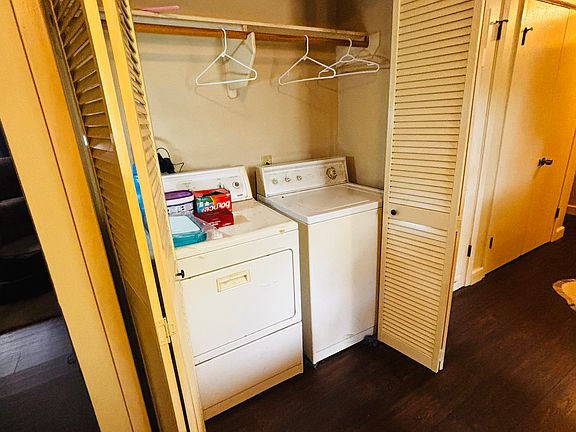 Laundry area with washer/dryer provided