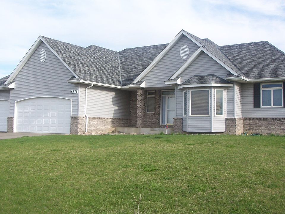 Horses Welcome! Custom Home on 10 Acres