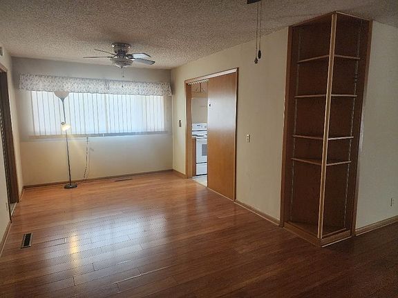 3rd image of 415 N Gardner St